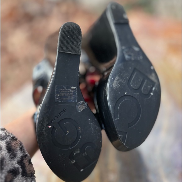 BCBG Black patent leather strap wedge platform sandals - Picture 3 of 6